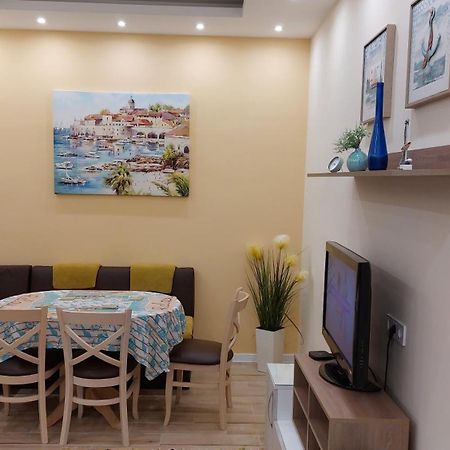 Апартамент Pink & Blue - 2Bdr With Balcony - Wi-Fi Varna Exterior foto