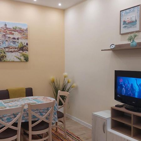Апартамент Pink & Blue - 2Bdr With Balcony - Wi-Fi Varna Exterior foto